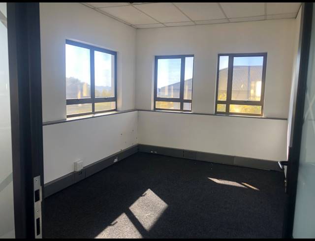 194M² OFFICE TO LET IN HYDE PARK